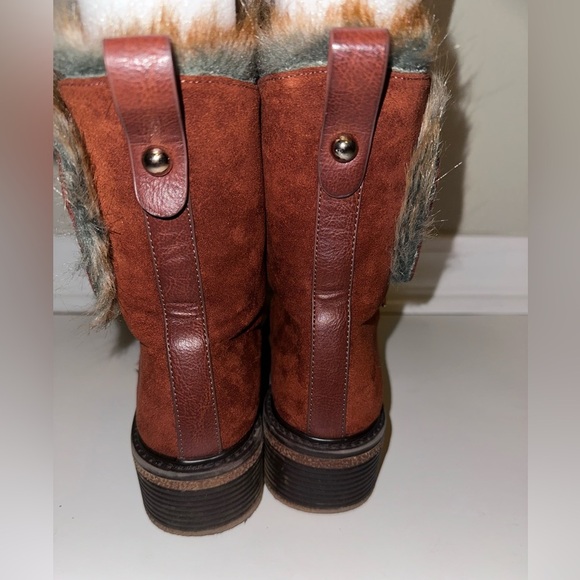 Elegant Brown Ankle Boots with Fur Trim - Picture 2 of 9